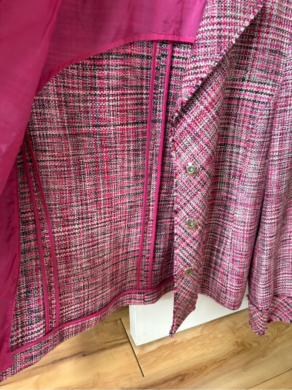 Akris Punto Pink Tweed Blazer with Fuchsia Lining - Picture 9 of 9